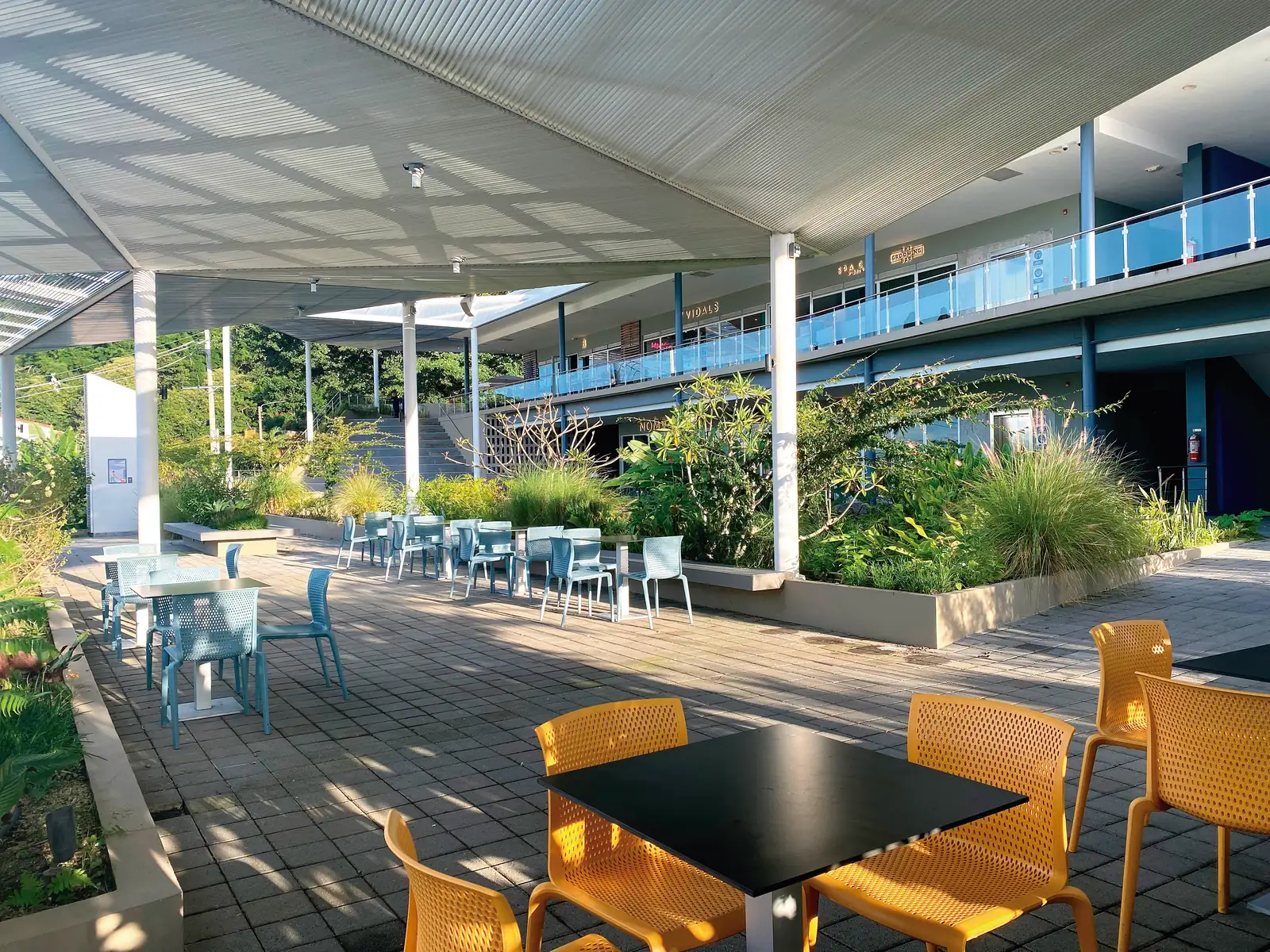 La terraza pérgola de SOMA en el segundo nivel